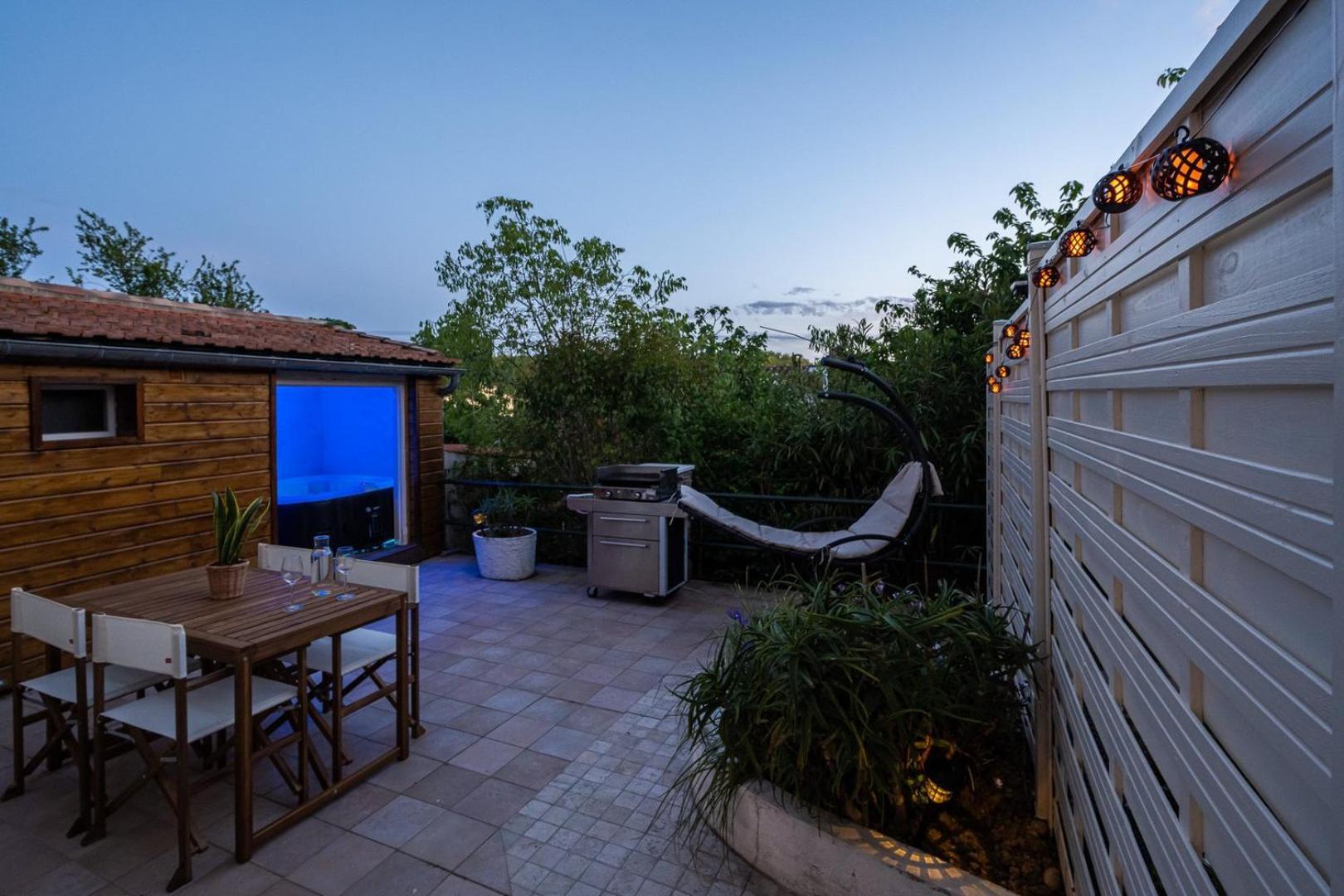 La Citadelle ~ Jacuzzi ~ Terrasse Apartment Carcassonne Luaran gambar